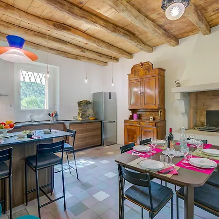 Tagini Timeless Elegance And Style - Happy Apartman Brovello-Carpugnino