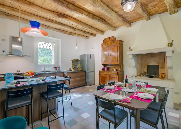 Tagini Timeless Elegance And Style - Happy Apartment Brovello-Carpugnino