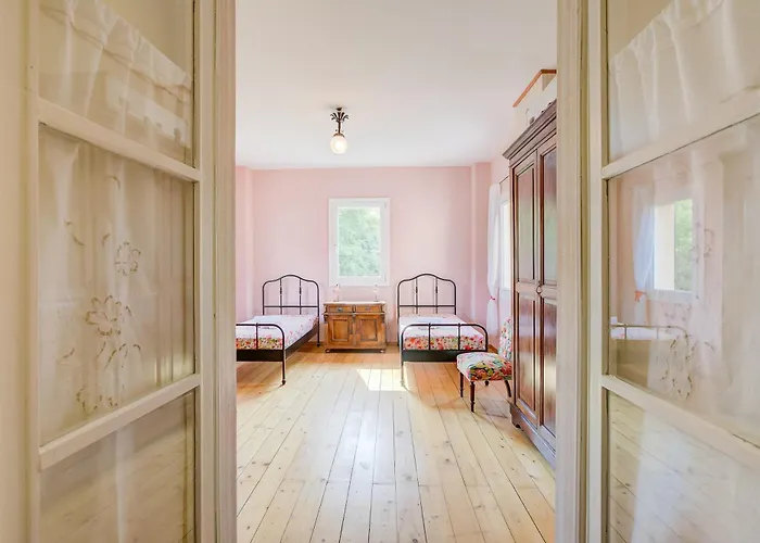 Tagini Timeless Elegance And Style - Happy